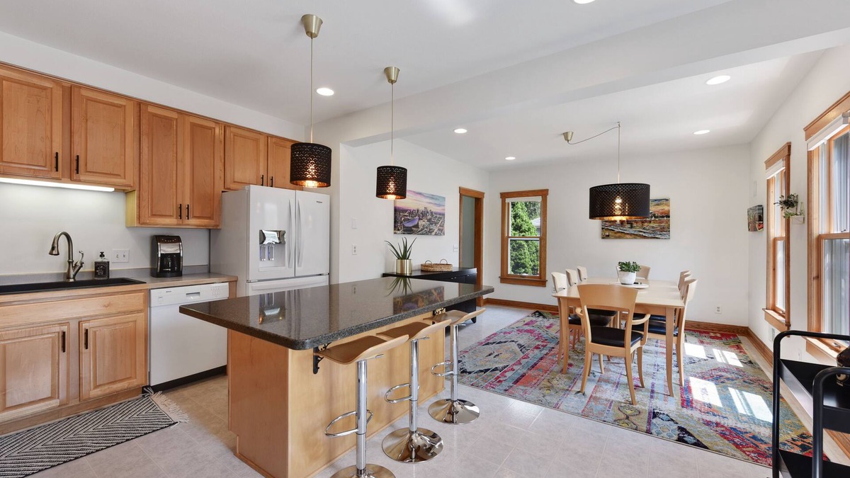 St. Anthony West House | 1 mi to Downtown Best NE MPS Location- House of heART