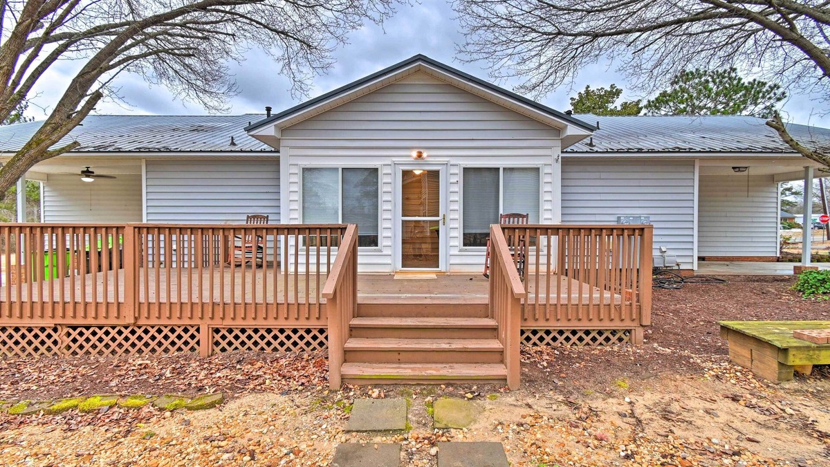 Lillington House | < 1 Mi to Downtown Lillington: Home w/Deck