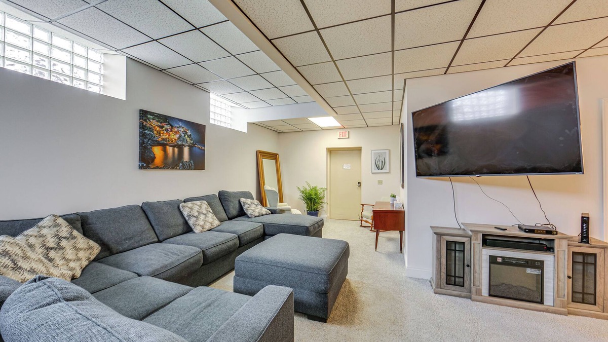 New Kensington Apartment | 1 Mi to Dtwn: Cozy Retreat in New Kensington!