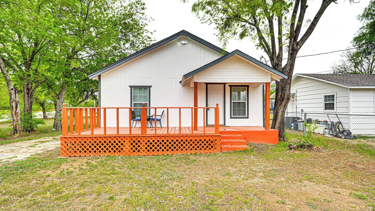 Brownwood House | 1 Mi to Dtwn: Family Home w/Porch in Brownwood