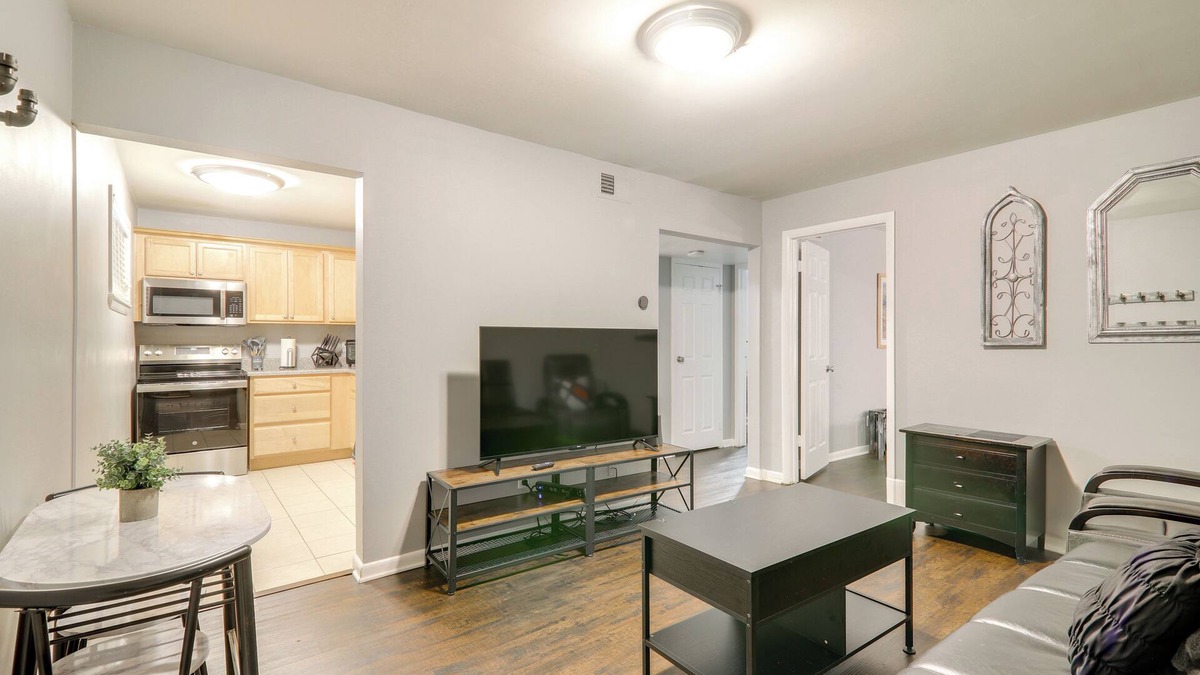 Athens Condo | 1 Mi to Dtwn & UGA: Condo w/Pool in Athens!
