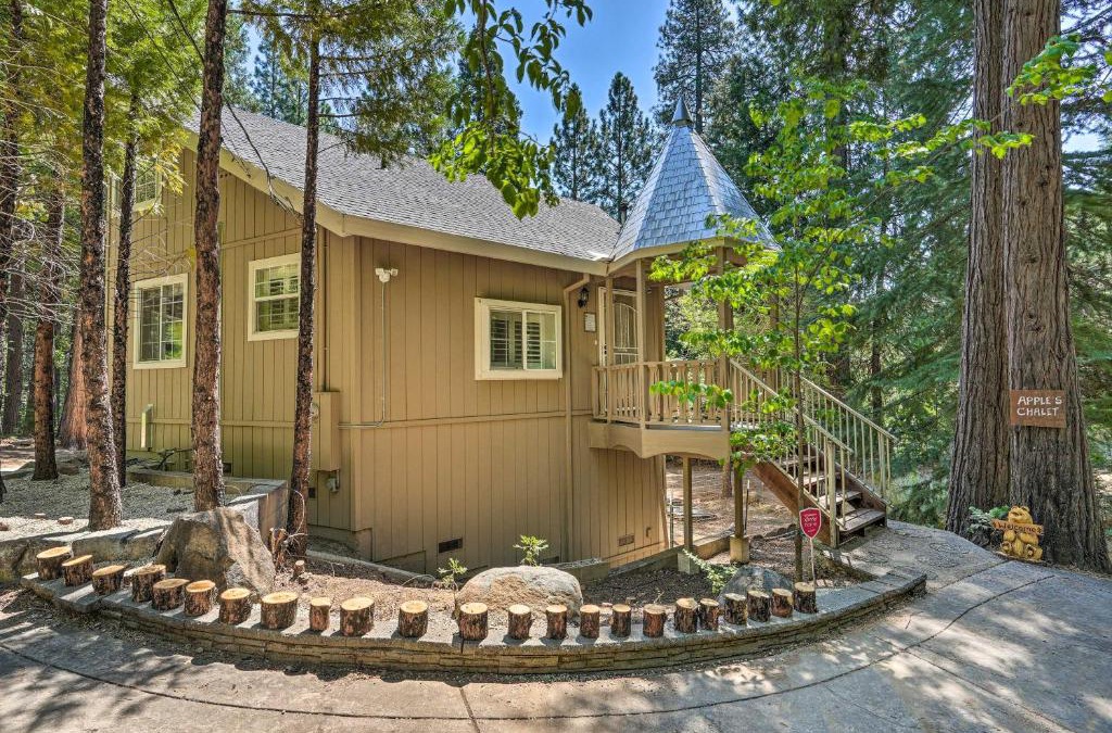 Placerville House | 1 Mi to Jenkinson Lake Apples Chalet with Deck