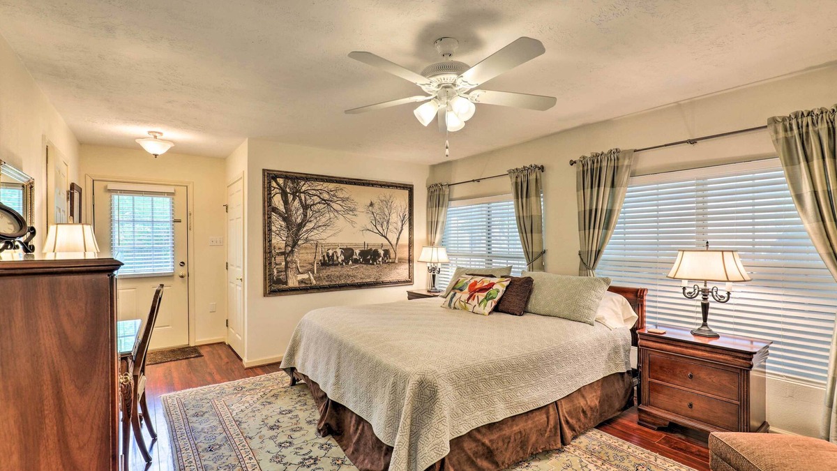Oakwood Apartment | < 1 Mi to Kyle Field: Cozy Studio w/Outdoor Space