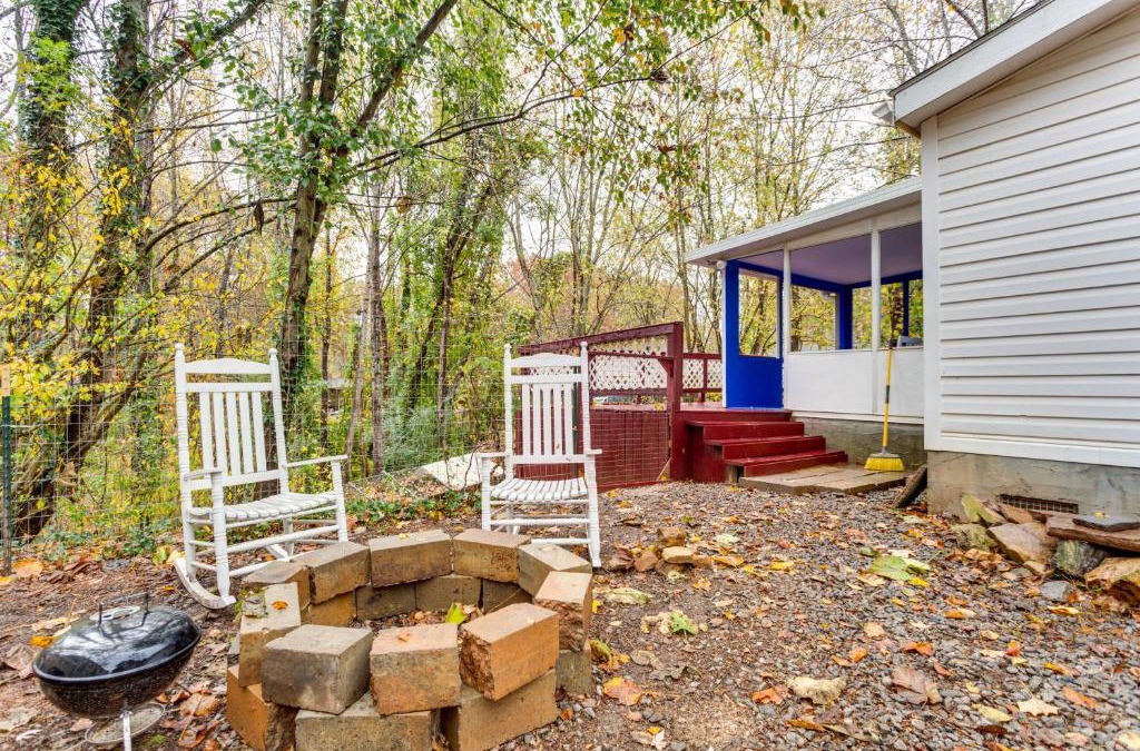 Clarkdale House | 1 Mi to Lake Allatoona Family Home on Farm!