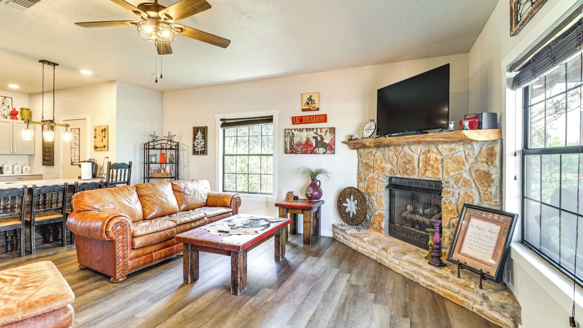Palo Pinto County Cabin | 1 Mi to Lake: Pet-Friendly Cabin in Strawn