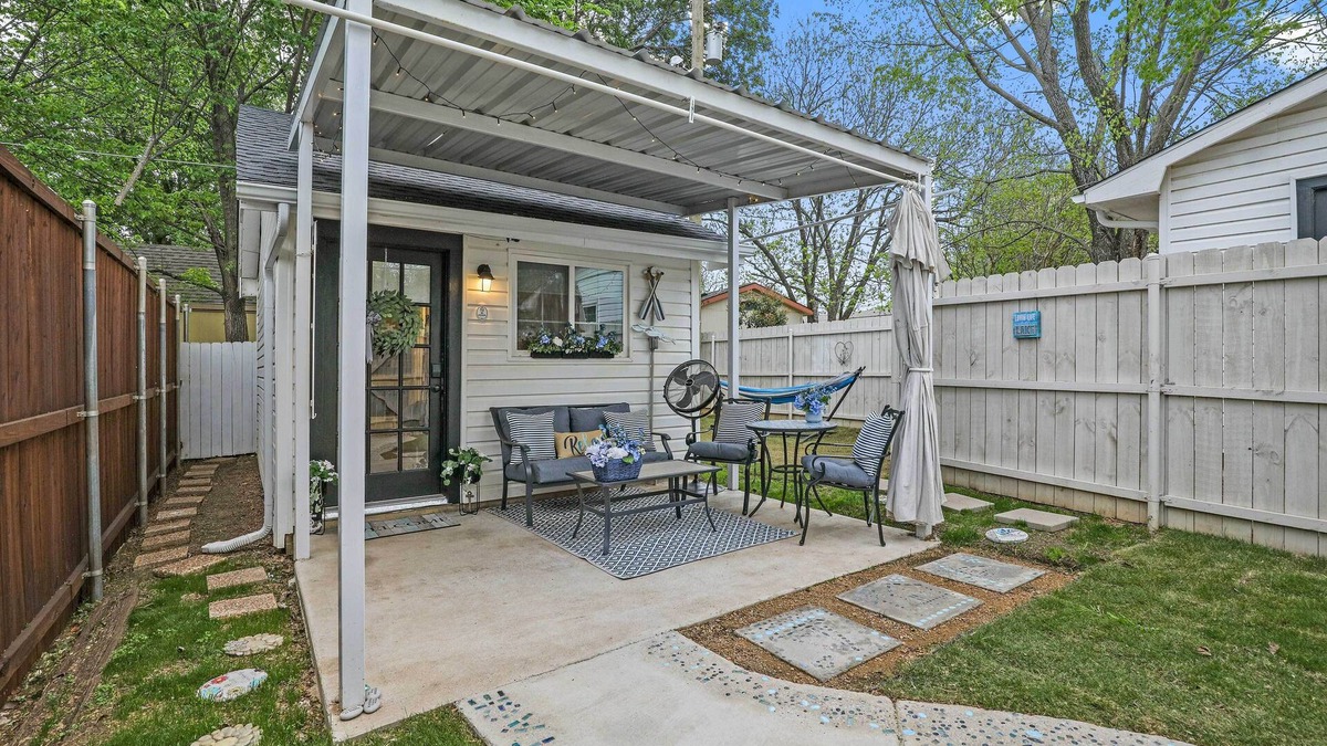 Lake Dallas Apartment | 1 Mi to Lewisville Lake Fun: Quaint Cottage!