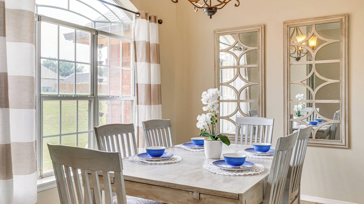 Edmond House | < 1 Mi to Oak Tree National: Cozy Getaway!