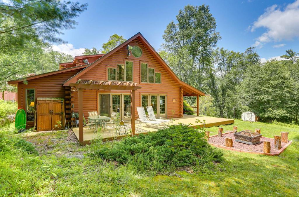 Milanville House | 1 Mi to River Cabin with Fire Pit in Milanville!