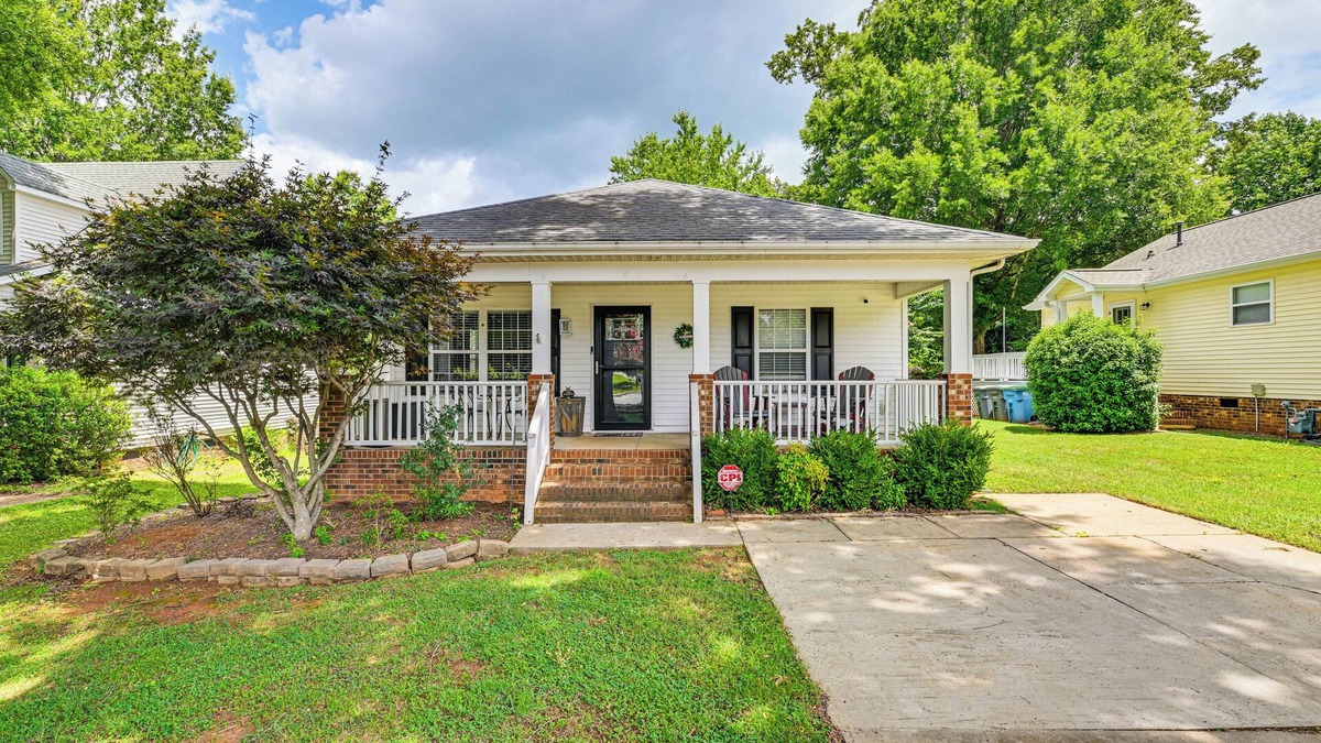 Belmont Historic District Cottage | < 1 Mi to River & Downtown Belmont: Cozy Cottage