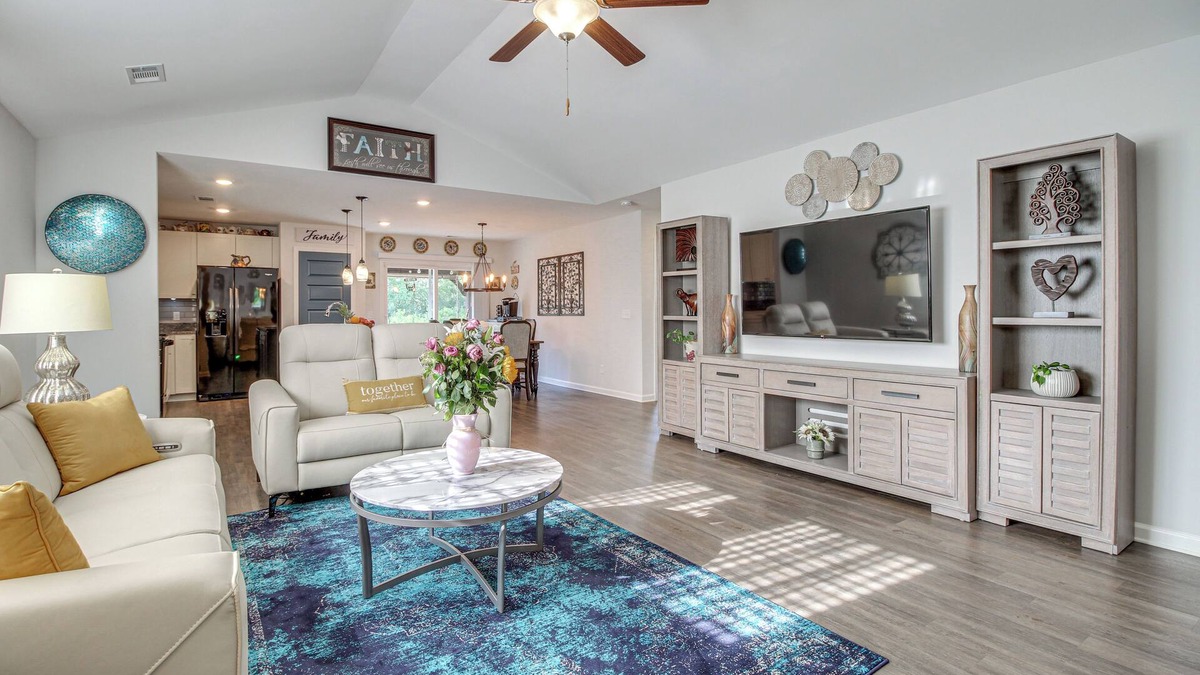 Eden House | 1 Mi to Shopping District: Chic Springfield Home