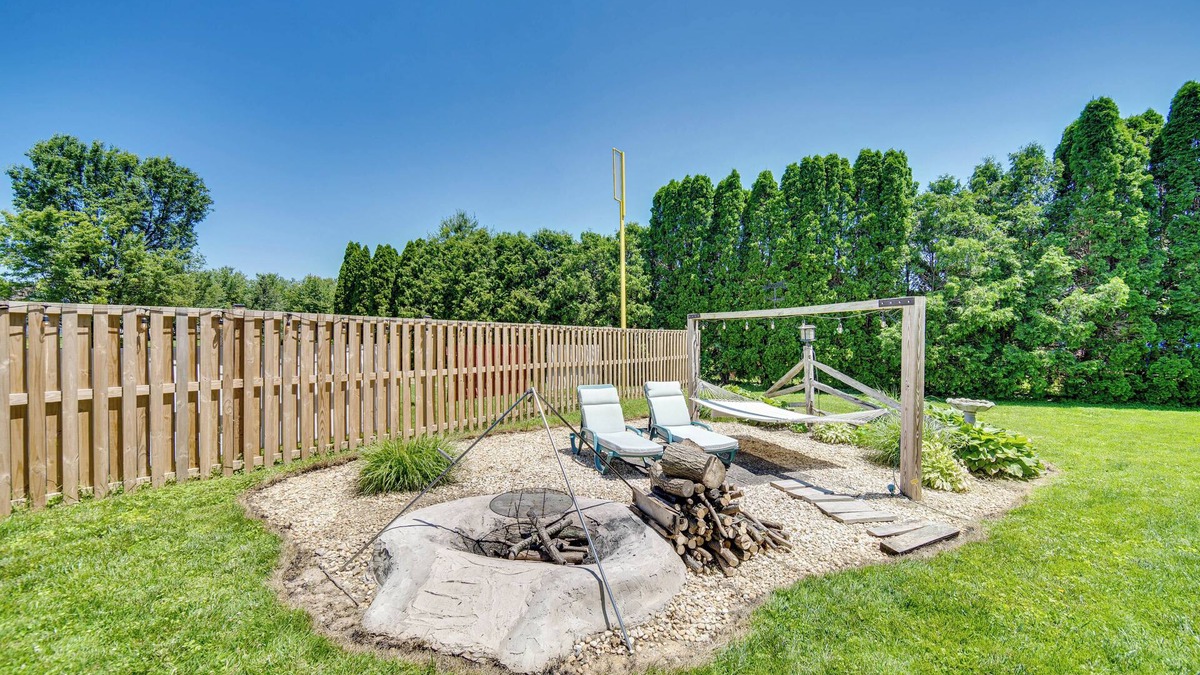 New Holland Apartment | 1 Mi to Shops & Eats on Main St: New Holland Abode