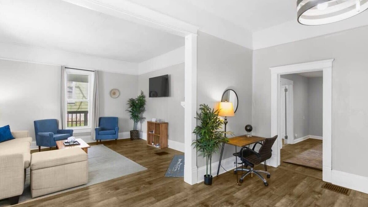 Birmingham House | 1 Mile to Bham CrossPlex & Near Legion Field