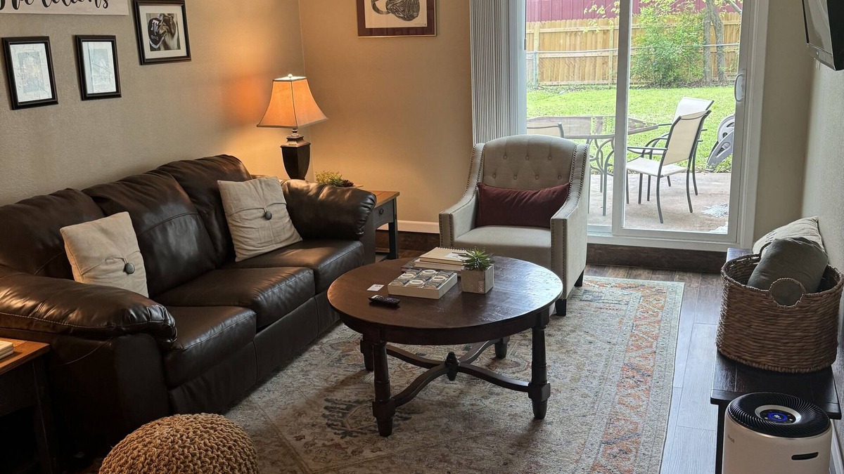 College Station House | 1 mile to campus - Relaxing Duplex - Sleeps 6 or up to 11