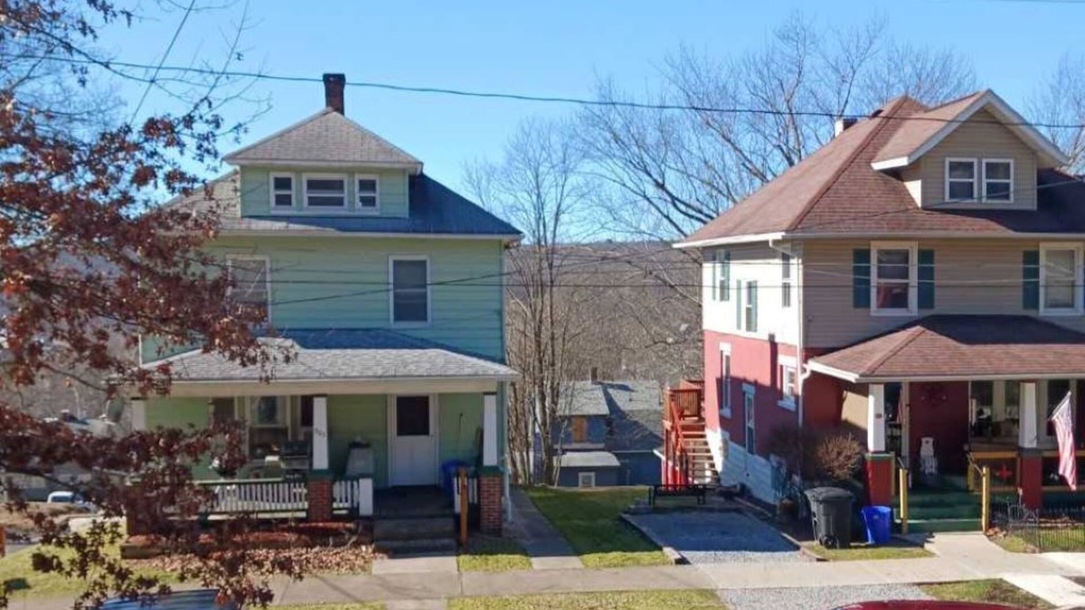 Oil City House | 1 mile to downtown amenities. Family size house near hiking and biking trails
