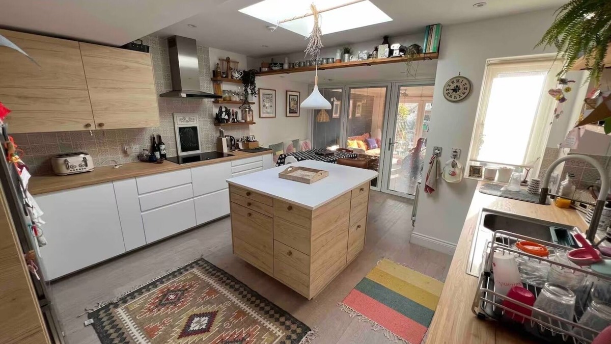 St. Helier House | 1 min from Beach, 3 Bedroom, Garden, Log burner