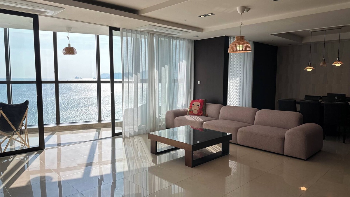 Haeundae Apartment | 1-Minute from Haeundae: Luxury 70-Pyeong House with Stunning Ocean Views