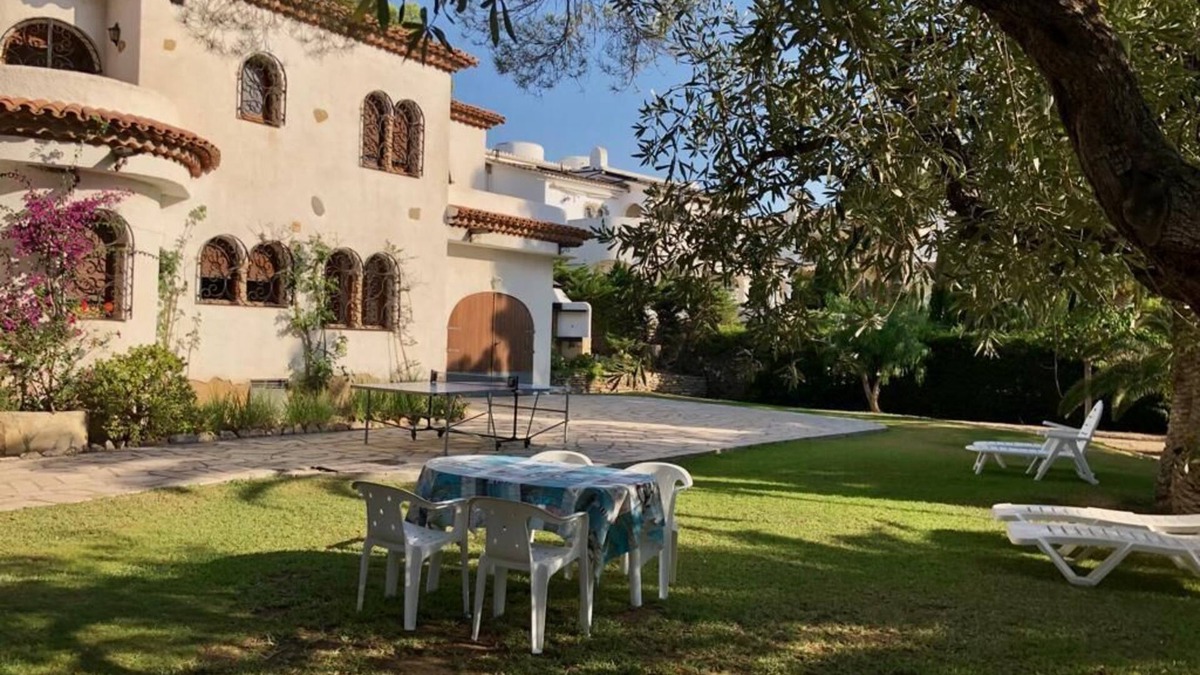 L'Hospitalet de l'Infant Villa | 1 minute to the beach! Family-sized Garden and BBQ