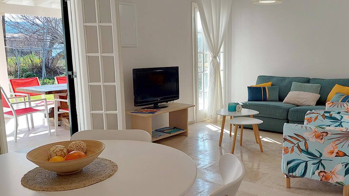 Acharavi Cottage | 1 minute walk to the beach of Acharavi! Homely cottage with private garden