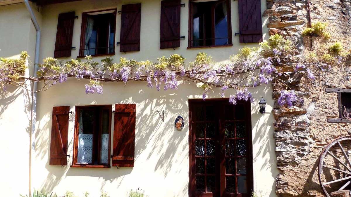 Vernoux-en-Gatine Cottage | 1 of 3 Gites set in 2 lovely acres-Pool-Games field -Wifi-lots to see/do nearby