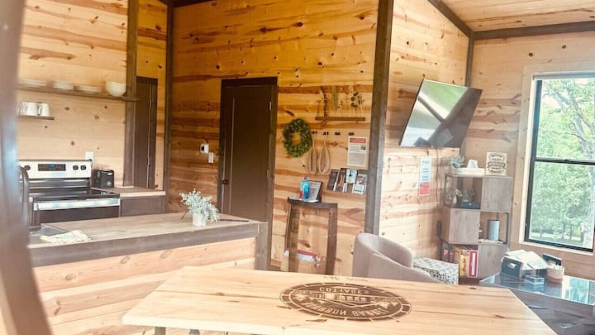 Lawrenceburg Cabin | # 1 on Ky. Bourbon Trail HOT TUB all distilleries