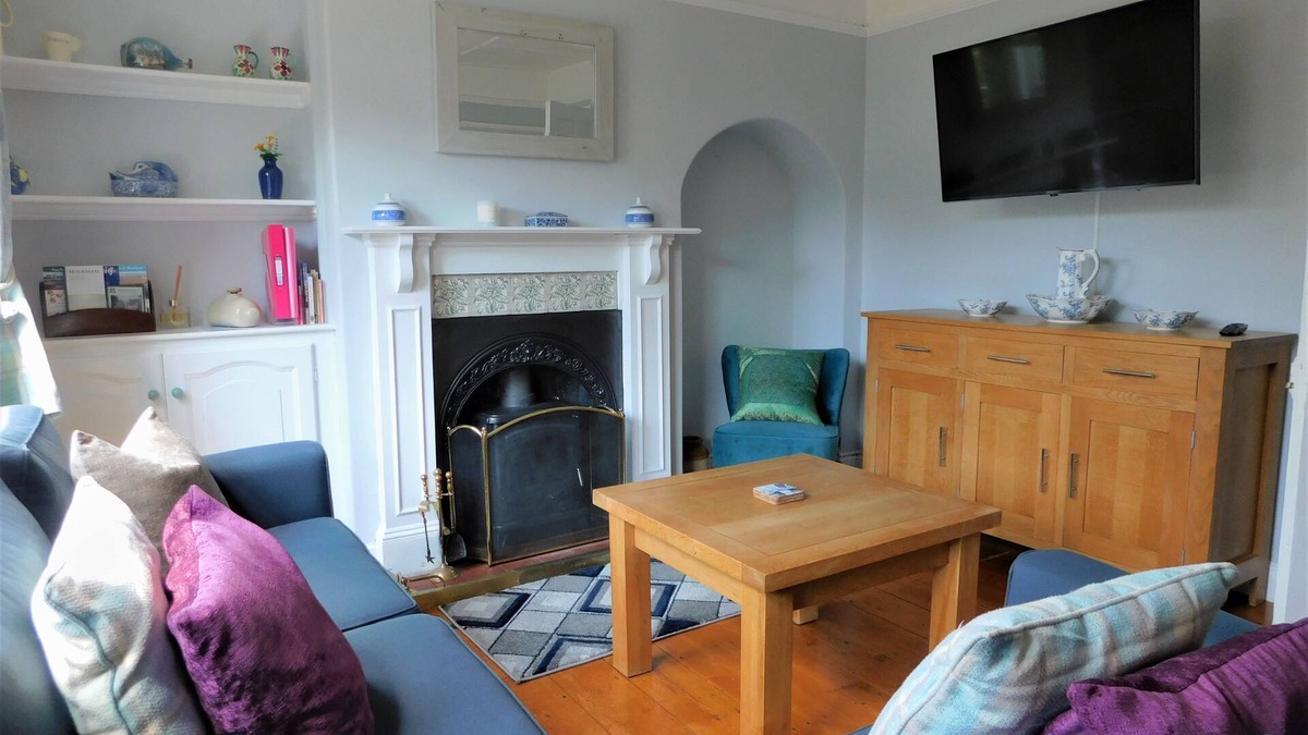 East Runton Cottage | 1 Orchard Cottages - a cottage that sleeps 5 guests in 2 bedrooms