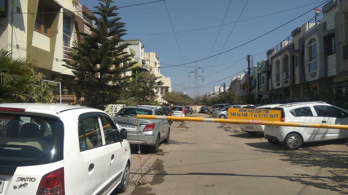 Indore House | 1 Private Room for single near Bangali Square - Home Food Available
