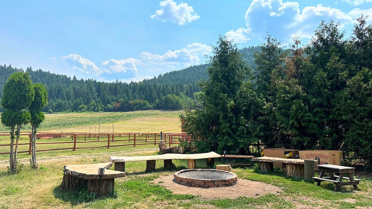 North Okanagan RV Rental | 1 Queen Bed Glamping Tent - Utopia Feels