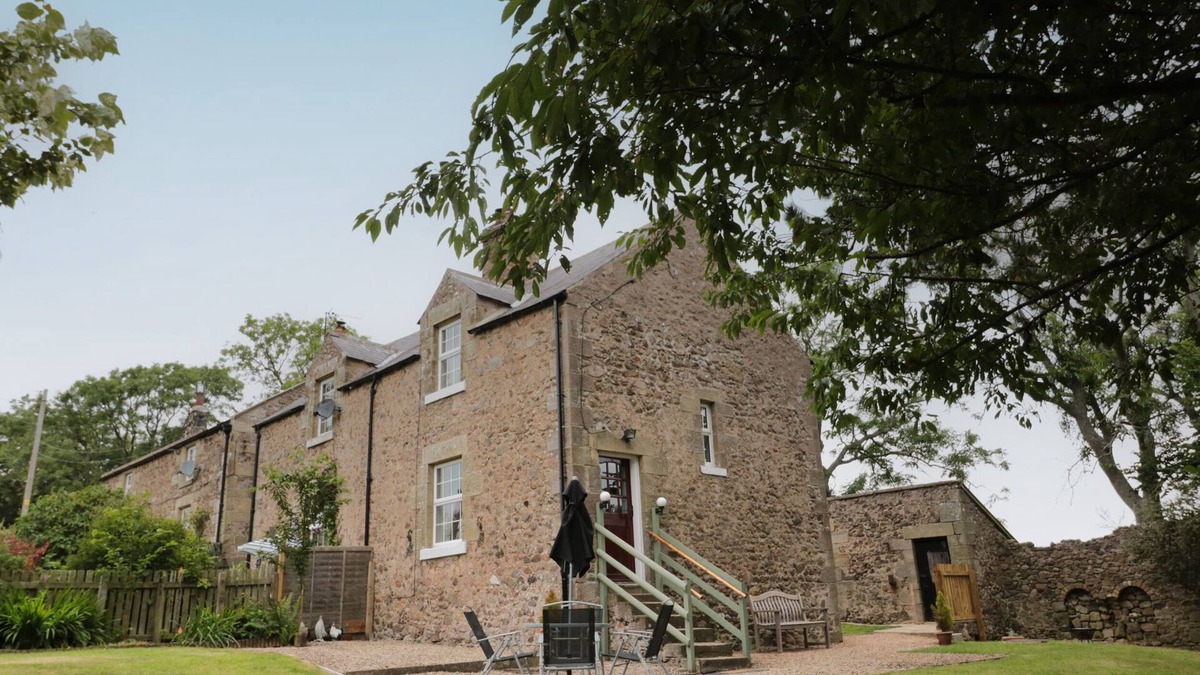 Old Bewick Cottage | 1 RODDAM RIGG COTTAGE, pet friendly, with open fire in Wooler