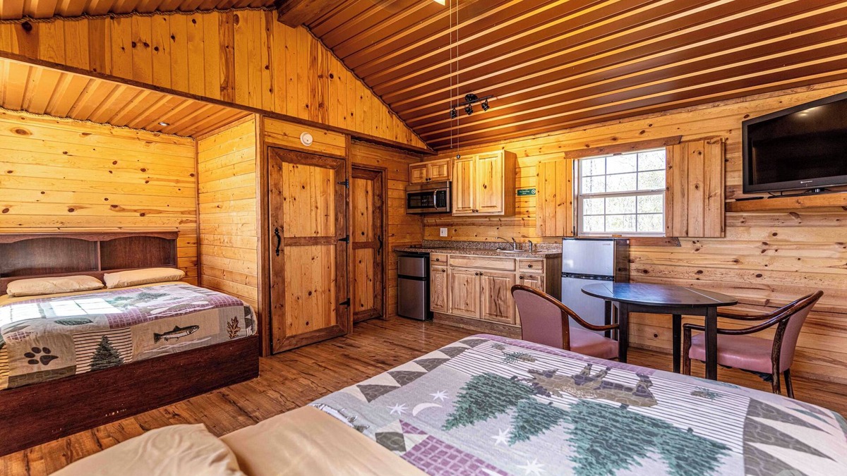 Big Spring Cabin | 1-room Cabin with 2 beds, Kitchen, Shower, fitness room, laundry, in Big Spring