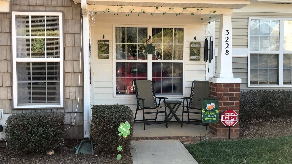 India Hook House | 1 Story Townhome in Rock Hill, close to Charlotte, Lake Wylie, Carowinds & I-77.