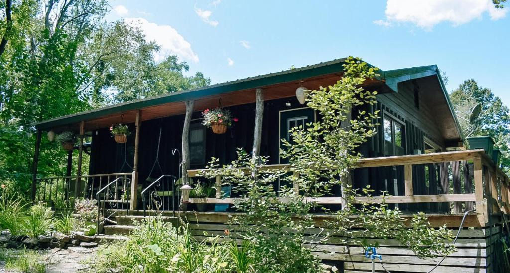 Helmsburg House | 1 Sweet Retreat