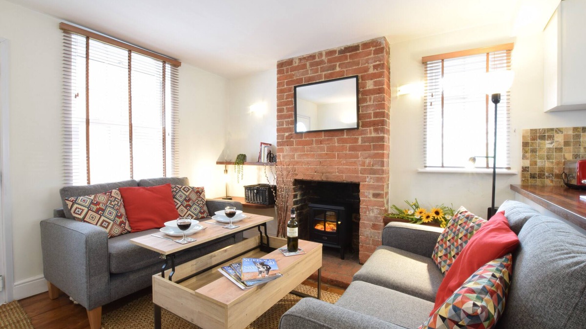 Martlesham Heath Cottage | 1 TAILORS COTTAGE, WOODBRIDGE, pet friendly in Woodbridge