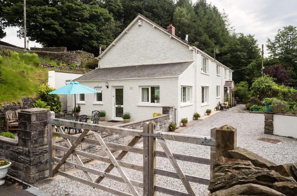 Margam House | 1 Tan Yr Eglwys Barn Cottage