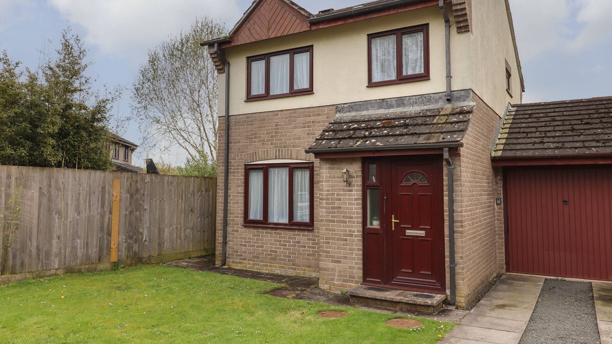 Liverton Cottage | 1 TAYLORS NEWTAKE, pet friendly, with a garden in Newton Abbot