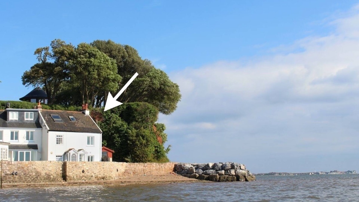 Lympstone Cottage | 1 THE QUAY, pet friendly, luxury holiday cottage in Lympstone