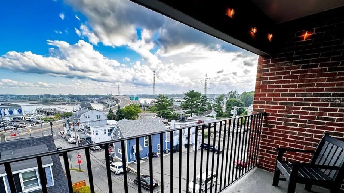 Beverly Apartment | #1 Top Flr Waterview ~ Lux Design ~ Pvt Balcony