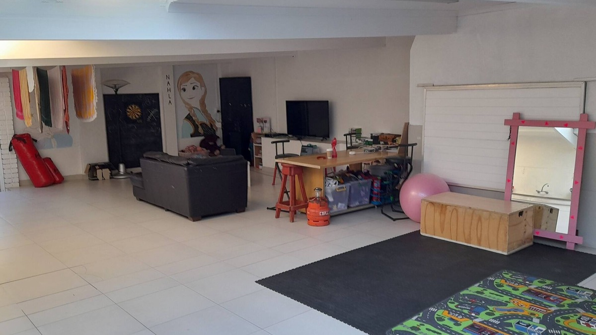 Eikenbosch House | 10-12 Sleeper large family home with pool in Bellville, Cape Town