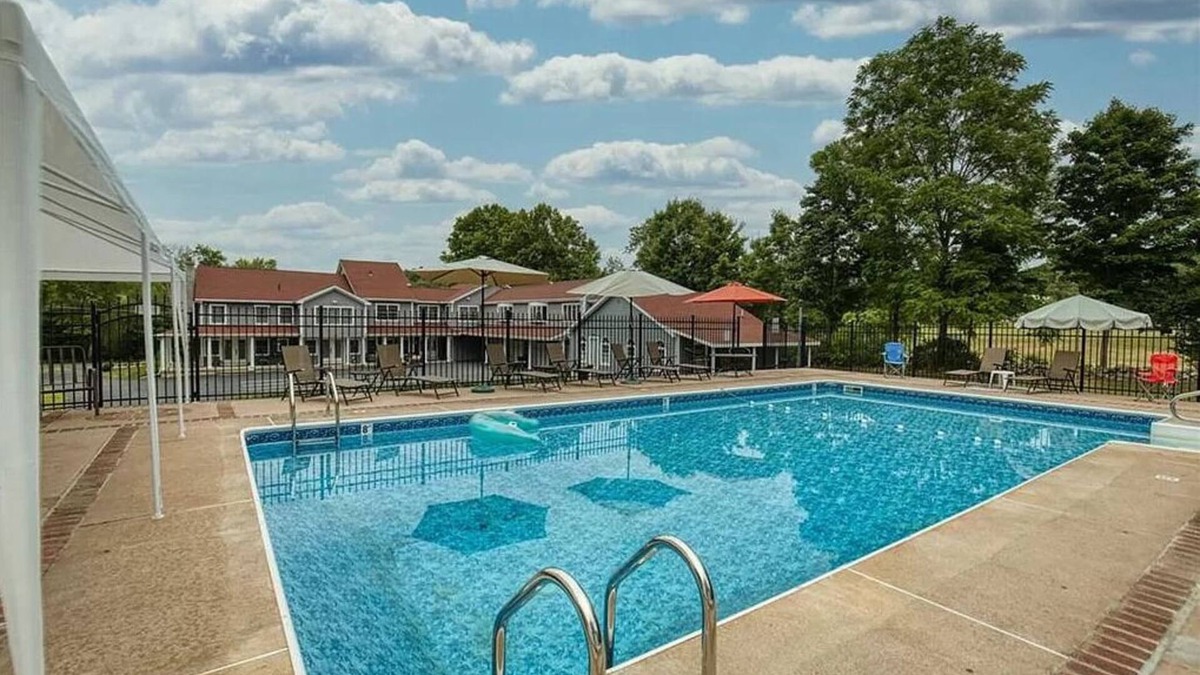 Marlborough House | 10,500 SF Luxury Estate 10 BR +11 Bath, Pool, Hot Tub