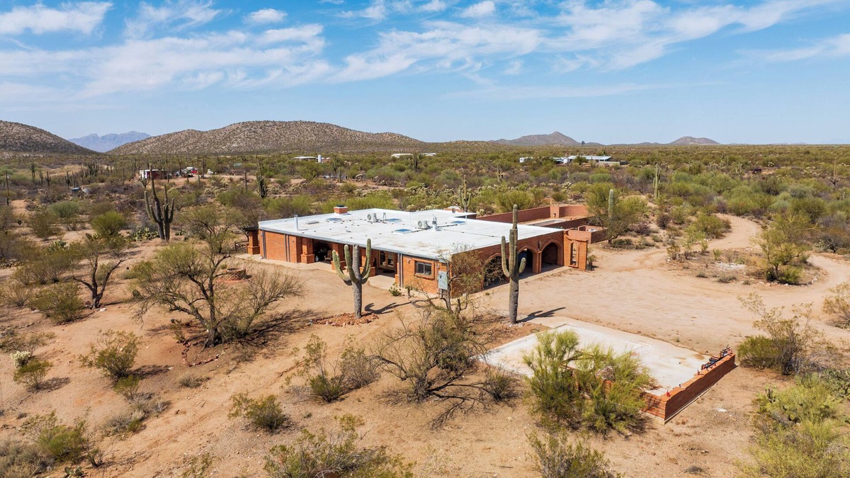Florence House | 10-Acre Desert Oasis w/Expansive Patio in Tucson!