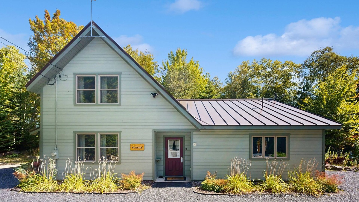 Greenville House | 10-acre waterfront hideaway with kayak, private dock on Prong Pond & firepit