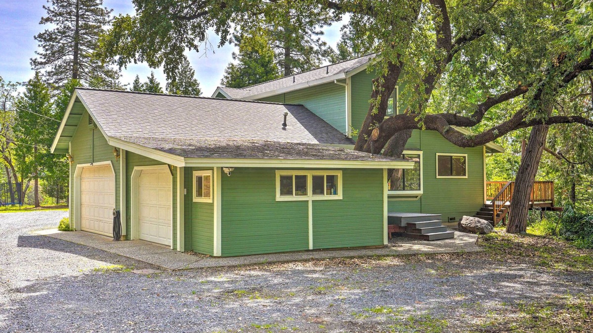 Apple Hill House | 10 Acres w/Stunning Views: Apple Hill Home!