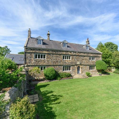 Ovingham House | 10 Bed Stunning House in village, with Hot Tub