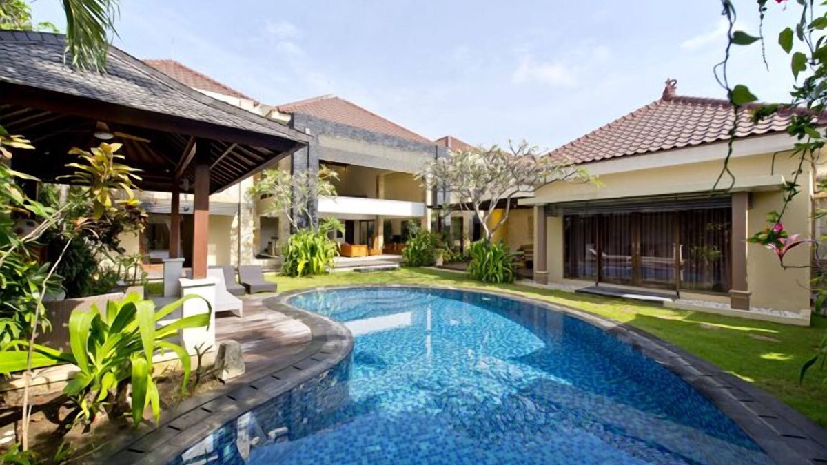 Dewi Sri Villa | 10 Bedooms Villa,10 minutes to the beach