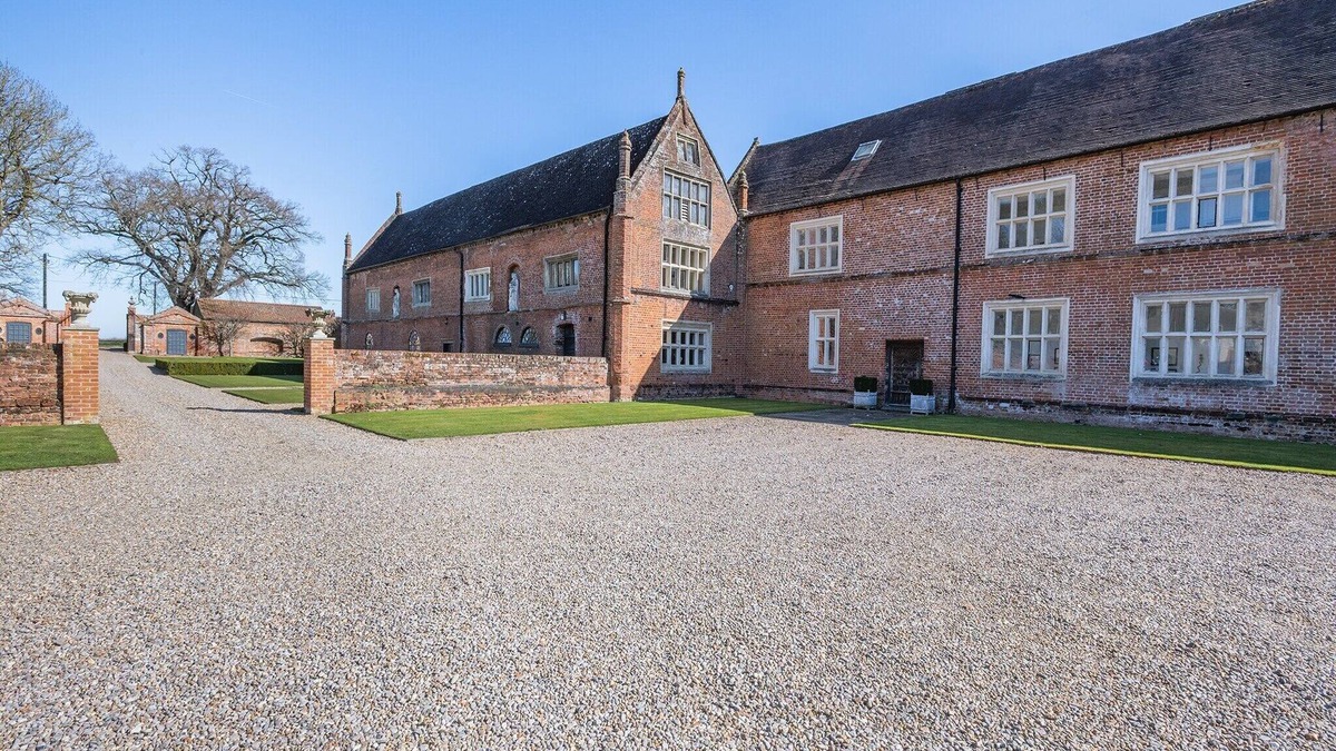 Brampton Cottage | 10 bedroom accommodation in Oxnead, near Brampton