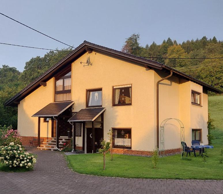 Westerburg Apartment | 10 Bett Ferienwohnung Sonnenblume