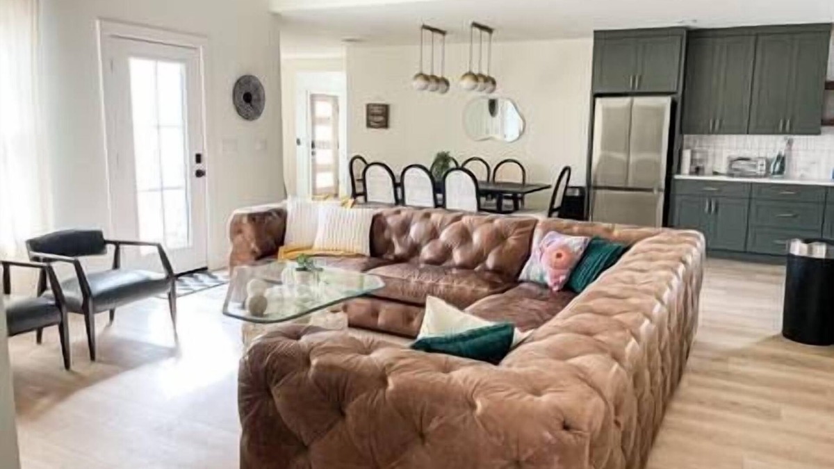 Terrell Heights House | 10 Guest-5 Beds-Pickleball-Basketball-Weber Grill