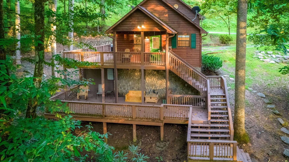 Qualla Cabin | *10% July Discount -For Dates Stayed July 8th -31st - New Reservations Only*