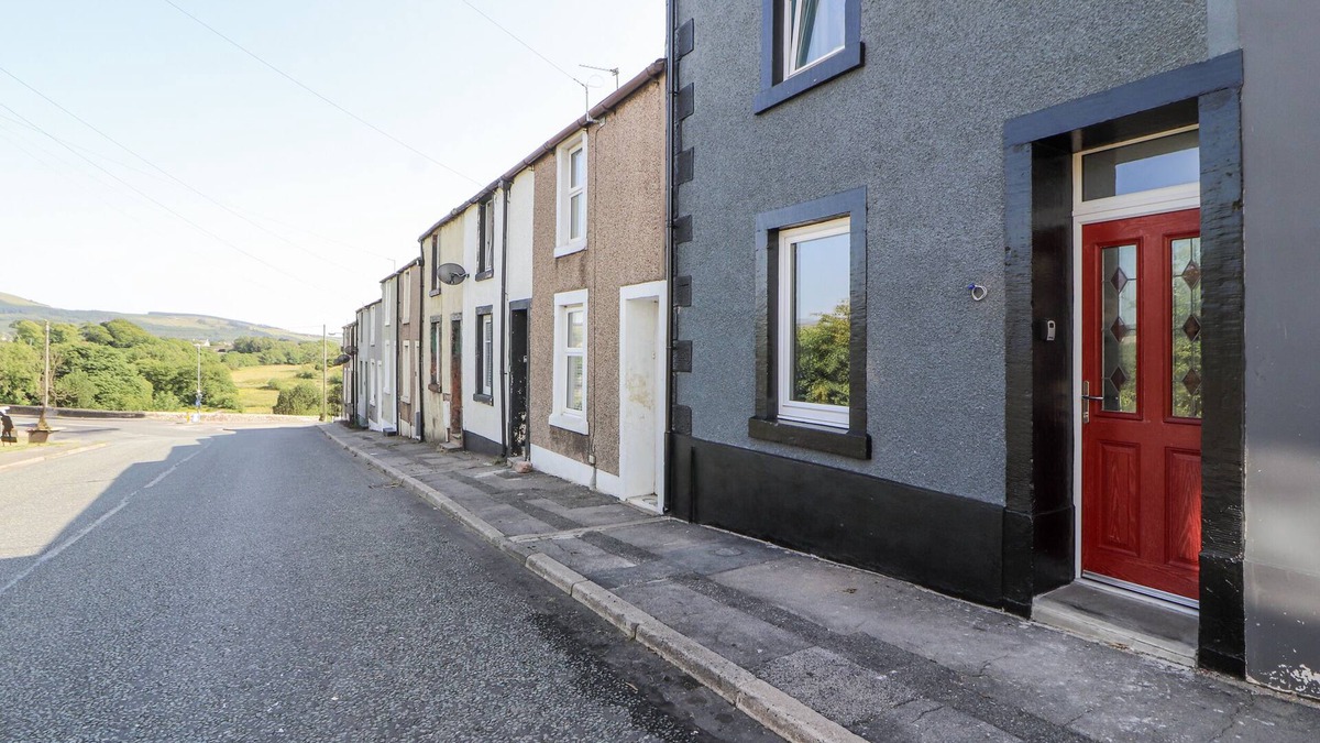 Cleator Moor Cottage | 10 KEEKLE TERRACE, pet friendly, with a garden in Cleator Moor