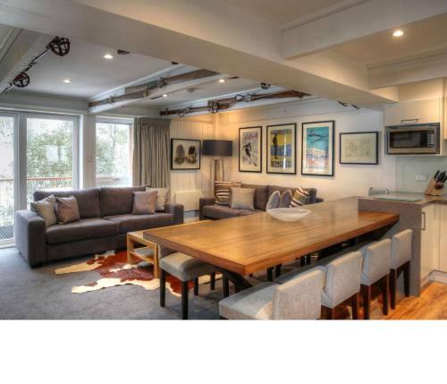 Falls Creek Apartment | 10 Maisonettes