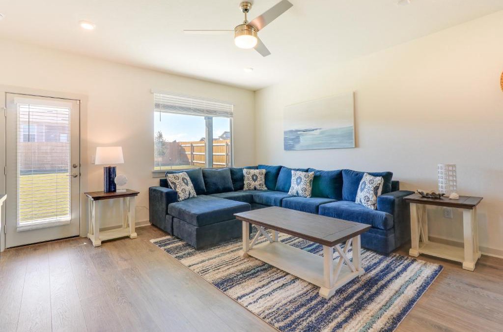 McNeil House | 10 Mi to Dtwn Bright Austin Gem with Pool Access